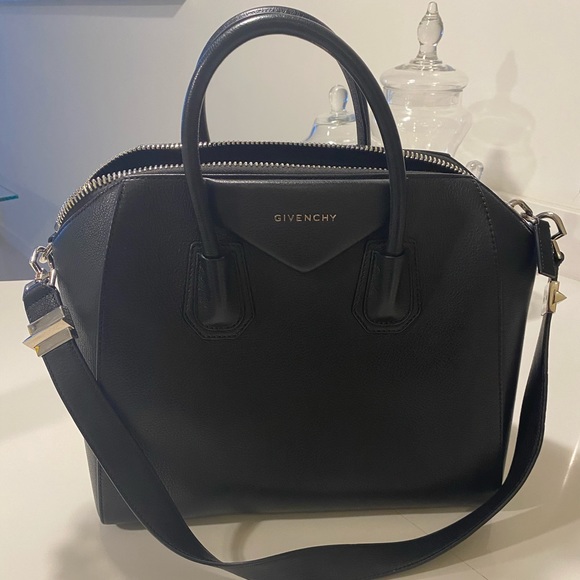 Givenchy Handbags - Givenchy Antigona medium matte